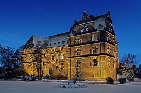 Bedburg Castle in the snow - Germany Winter House, Castle, Louvre ...