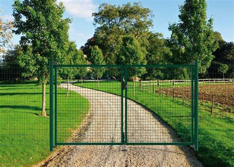 PVC Coated Welded Wire Fence Galvanised Square Mesh Fencing Green Color