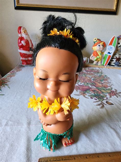 Vintage Hawaiian Hula Girl Doll 9 W Leis Arms Crossed Eyes Closed 70s Ebay