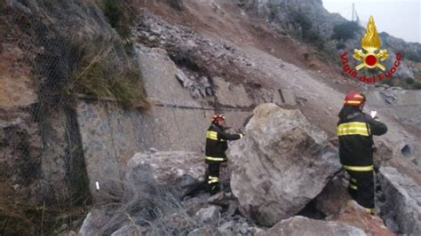 La frana di Maratea un enorme boato e la montagna è finita in mare