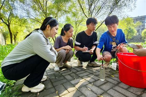 共护家乡“母亲河”：化环学子开展神定河流域系列环保活动 汉江师范学院