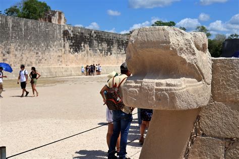 Chichén Itzá Great Ball Court The Great Ball Court Is The Flickr