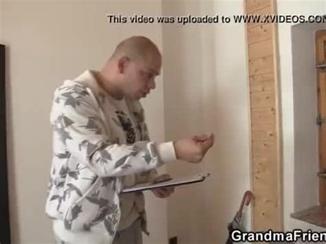 Office Granny In Pantyhose Gives Her Old Pussy A Treat Masaladesi