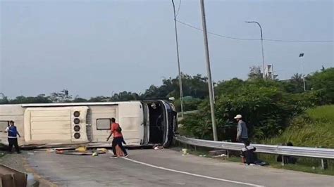 Daftar Fakta Kecelakaan Bus Di Tol Cipali Kronologi Jejak Rem Jumlah