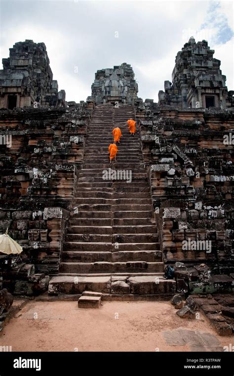 Siem Reap Cambodia September Buddhist Monks Meditating