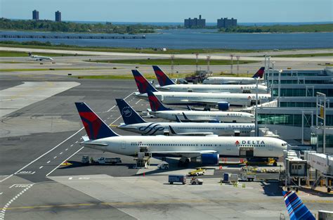 Delta Passengers Disembark International Flight At Jfk Skip Passport