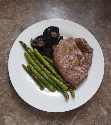 Homemade Rump Steak With Asparagus Flat Mushrooms Stuffed