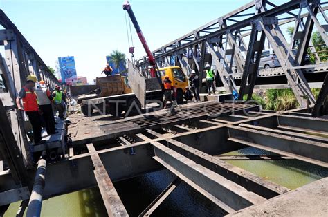 Pembongkaran Jembatan Pemali Antara Foto