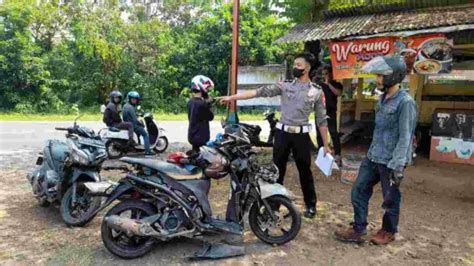 Dua Sepeda Motor Tabrakan Di Banjar Pengendara Luka Serius