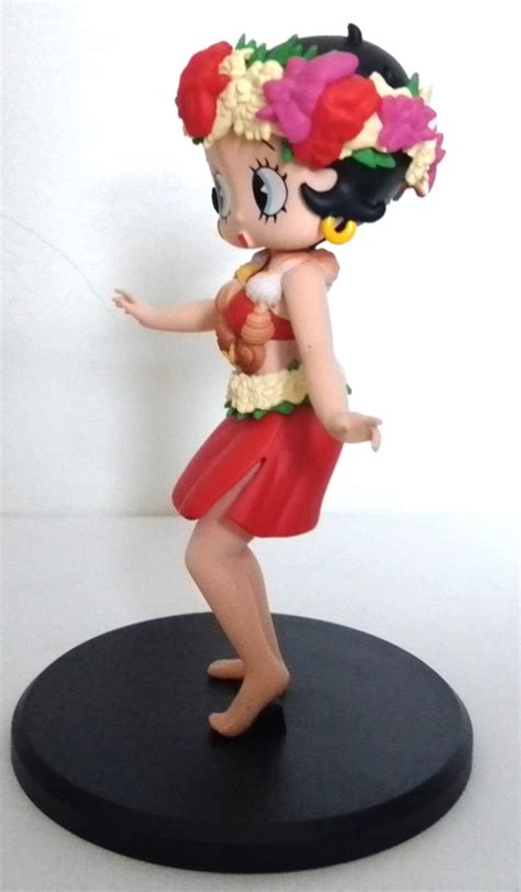 Figurine de Betty Boop en résine tahitienne danseuse de Tamure