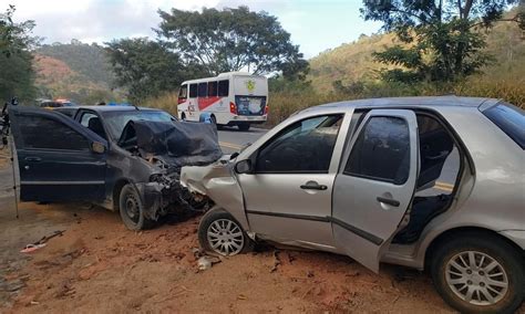 Acidente Entre Dois Carros Deixa Mortos Na Br Em Te Filo Otoni