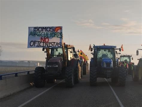 Cortes de tráfico por el paro de los agricultores y transportistas