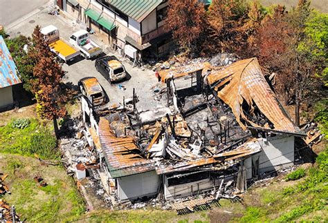 大江・住宅火災、遺体は家族4人と判明 死因は焼死｜山形新聞