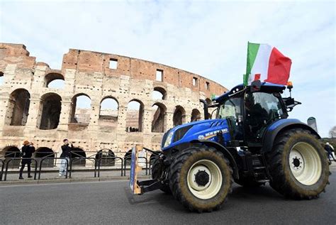 Protesta Dei Trattori Lollobrigida Esenzione E Taglio Irpef Agricola