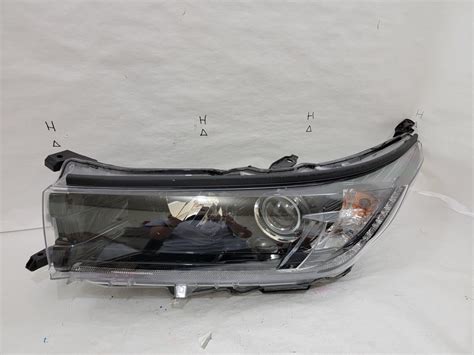 17 18 19 2017 2018 2019 Toyota Highlander Se Halogen Headlight Head