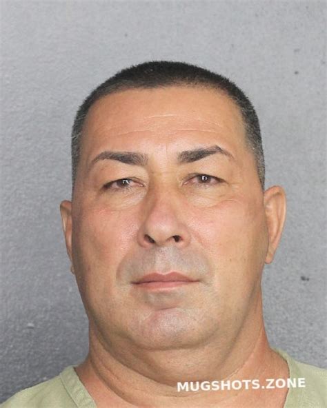 ROMAN ROBERTO 10 09 2021 Broward County Mugshots Zone