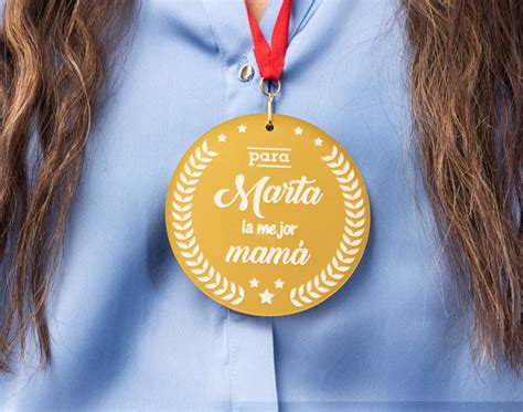 Médaille en méthacrylate personnalisée Meilleure maman MadeinGift