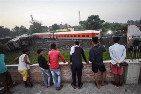 Bihar Bihar Train Accident Delhi Kamakhya North East Express Derails