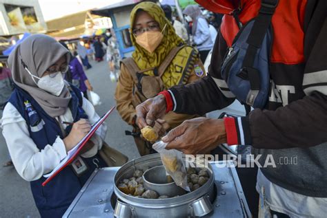 POM Tasikmalaya Uji Makanan Takjil Yang Beredar Di Masyarakat