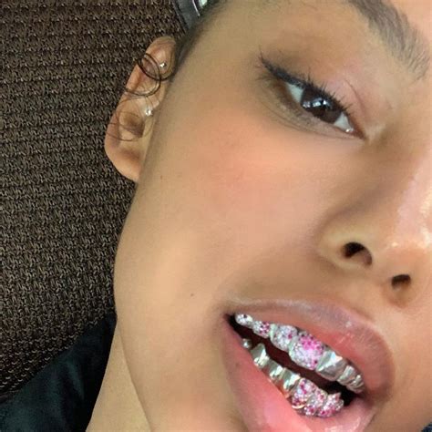 Jasmine Daniels On Instagram Camopinkdiamomds Grillz Teeth Girl