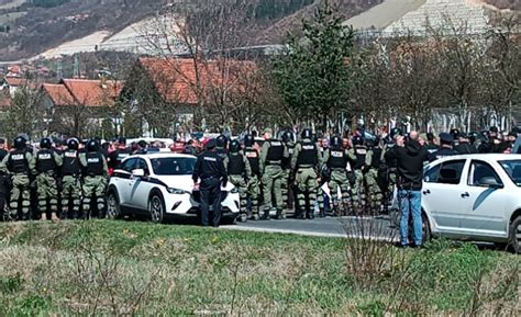 Trajk Upozorenja U Est Rudnika U Znak Solidarnosti Sa Zeni Kim Rudarima