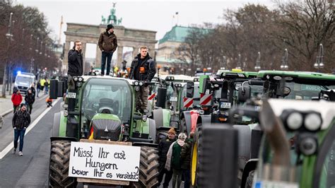 Berlin Zdemir Zeigt Verst Ndnis F R Proteste Der Landwirte