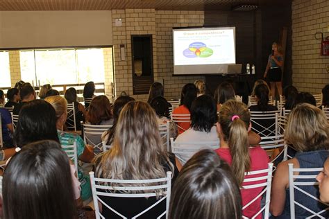 Palestra motivacional integra todos os profissionais da Educação