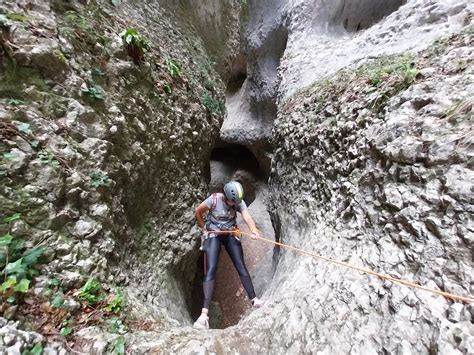 Barranquismo Seco En La Sierra Guara Aventuratrek Barranquismo