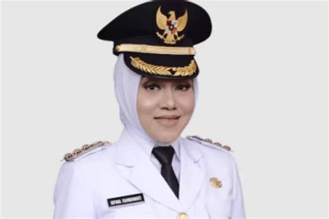 Inilah Profil Ikfina Fahmawati Bupati Mojokerto Perempuan Pertama Jadi