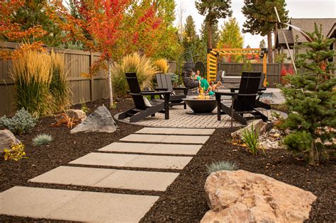 6 Ways To Lay A Stepping Stone Path Western Interlock