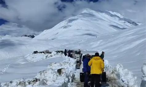 Toughest Operation To Dig Through Snow To Make Way For About 300