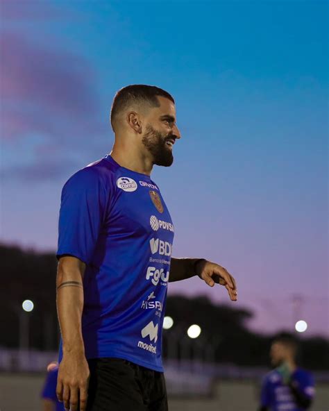 Tomás Ríncon não tem lesão muscular detectada e Santos poderá contar