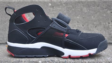 Nike Air Trainer Huarache Black / Red (Size 8.5) DS — RootsBK