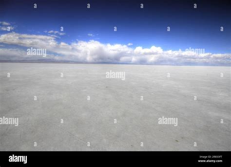 Salar De Uyuni Bolivia Stock Photo - Alamy