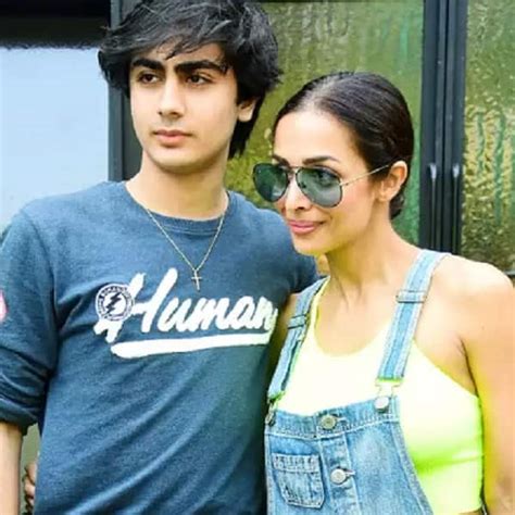 Malaika Arora S Son Arhaan Compares Mom S Crop Top To A Table Napkin