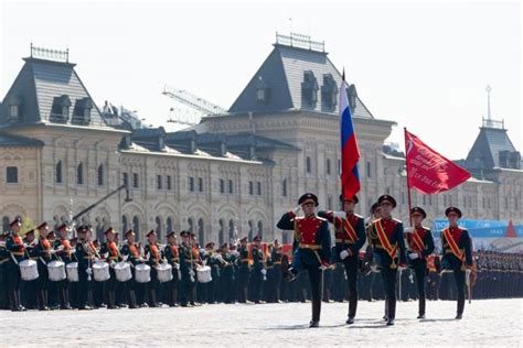 The Russians Love a Big Military Parade (VIDEO) :: Guns.com – Recoil Daily