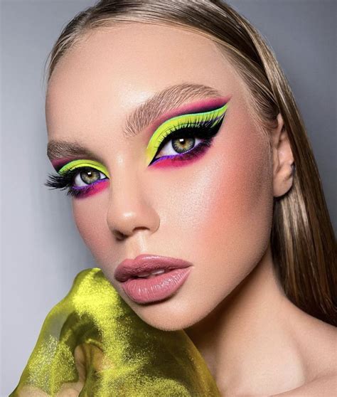 The Best Neon Makeup Looks To Wear All Summer Long Artofit