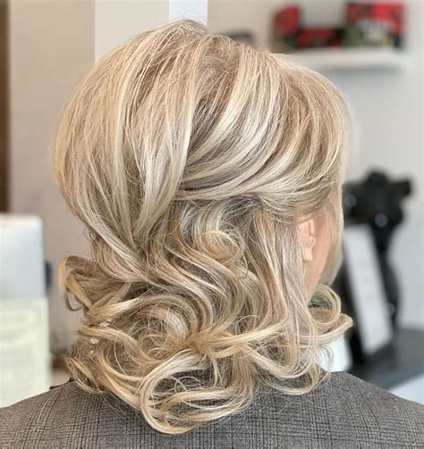 30 Gorgeous Mother Of The Bride Hairstyles For 2022 Hair Adviser