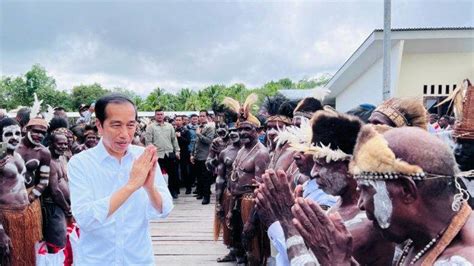 Harapan Jokowi Saat Meresmikan Bandar Udara Ewer Wisata Dan Ekonomi