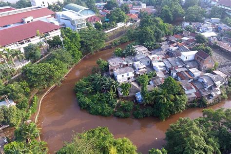 Makelar Tanah Di Bantaran Ciliwung Metro Koran Tempo Co