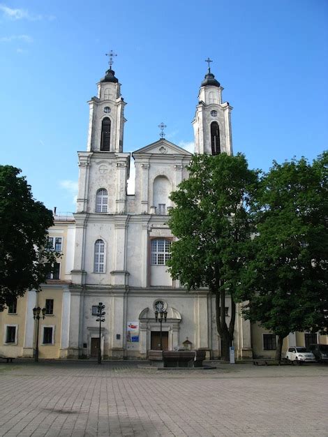 La Iglesia En La Ciudad De Kaunas Lituania Foto Premium