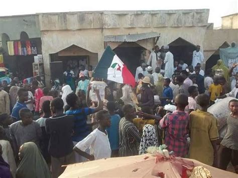 Photos Apc Members In Bakin Kasuwa Zaria Burn Their Brooms As They