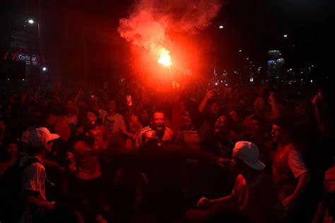 Las Imágenes De La Protesta De Los Hinchas De Independiente Tras La Renuncia De Doman El