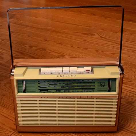 Radios Retro Travel Poster Short Waves Transistor Radio Antenna