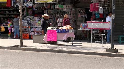 Ampl An Banquetas Pero Las Invaden Ambulantes Y Negocios