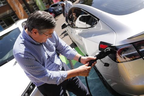 El Ministerio De Energía Y Minas Promueve La Movilidad Eléctrica En El País Mem