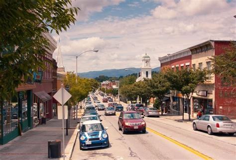 Great Small Towns To Explore In Virginias Blue Ridge Mountains Salem