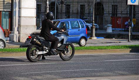 Area B E Area C Milano Divieti Per Le Moto Slittano Al