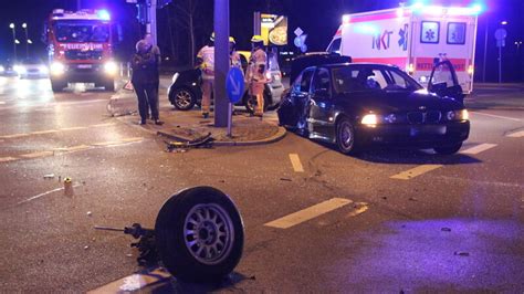 Rote Ampel Missachtet Schwerer Unfall Mit Drei Verletzten