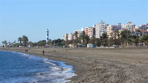 Encuentran a un hombre muerto en la playa en Vélez Málaga